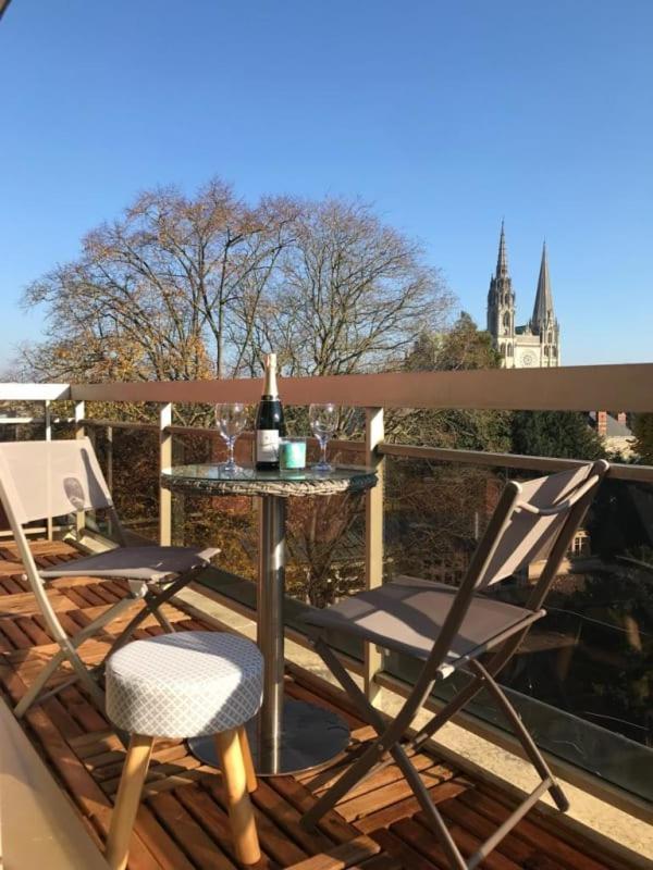 Appartement Avec Parking Et Balcon Vue Cathedrale Chartres Bagian luar foto