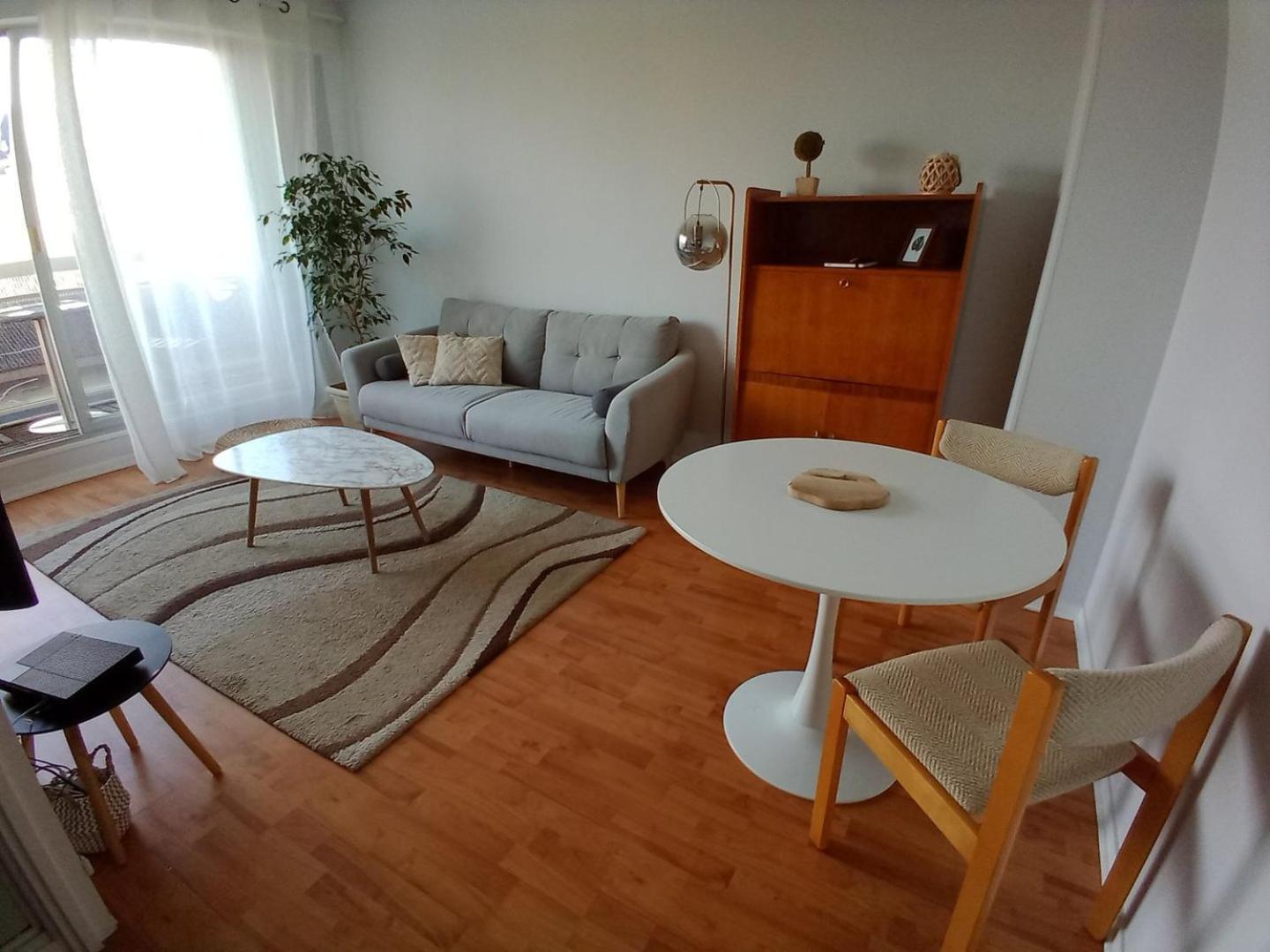 Appartement Avec Parking Et Balcon Vue Cathedrale Chartres Bagian luar foto